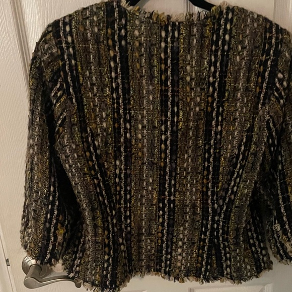 CABI- Beautiful cropped blazer in size Medium - Picture 5 of 16